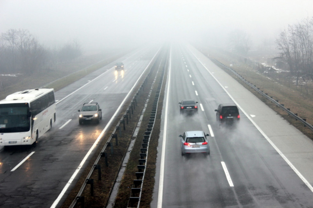 Smanjena vidljivost zbog magle na pojedinim dionicama