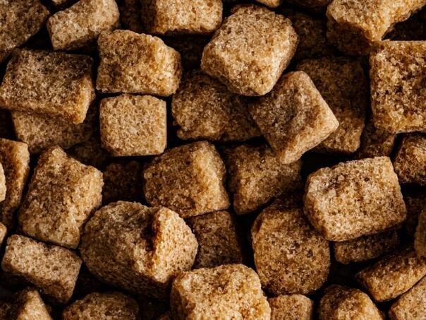 Smeđi šećer nije značajno zdraviji od bijelog