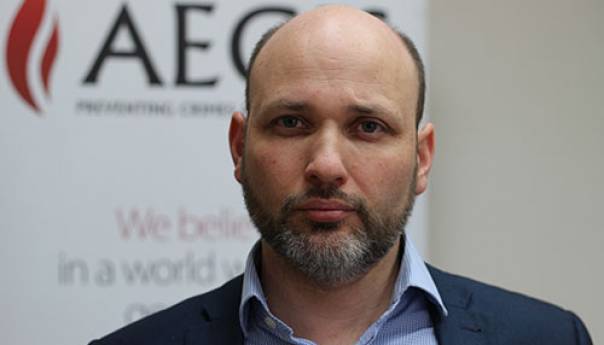 Smith: Britanija hitno mora reagovati na srpski nacionalizam