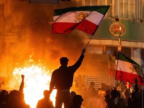 Smrtonosni protesti potresaju Iran: Ubijeno 2,5 hiljade ljudi
