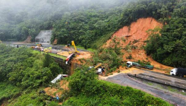 Smrtonosno klizište zahvatilo autoput u Brazilu