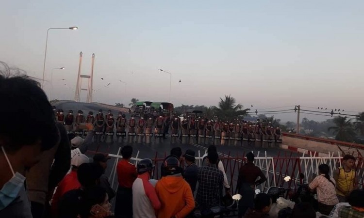 Snage sigurnosti u Mijanmaru koriste bojevu municiju protiv demonstranata