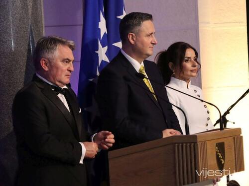 Snažan govor Komšića: Bosanski način života jači je od svih imperija