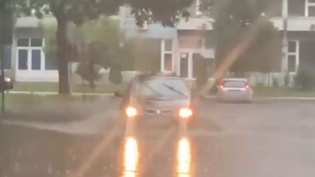 Snažan pljusak pogodio Sarajevo i izazvao probleme u saobraćaju