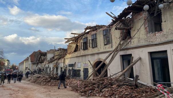 Snažan potres pogodio Petrinju, dvoje poginulih, 20 povrijeđenih