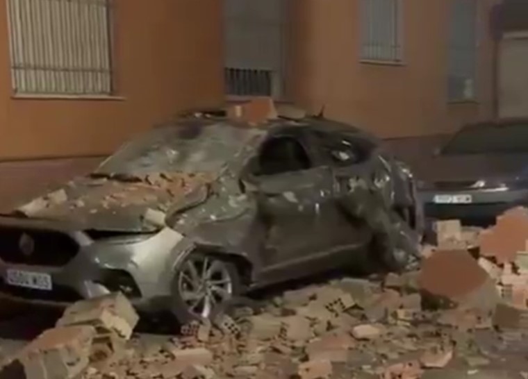 Snažan zemljotres pogodio Španiju: Zgrade oštećene, fasada i krovovi padali na ulice