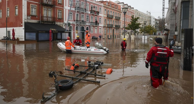 Snažne kiše pogodile Lisabon, poplavljeni su dijelovi grada