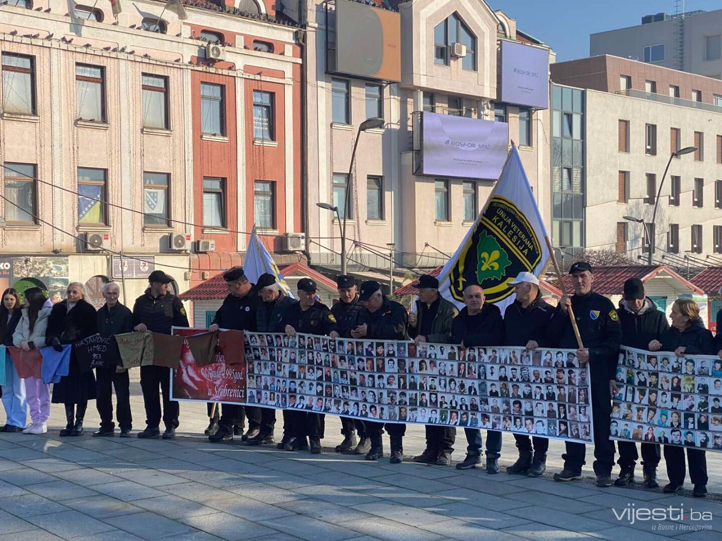 Poruke s Trga Slobode: Otvorite masovne grobnice, vrijeme ističe
