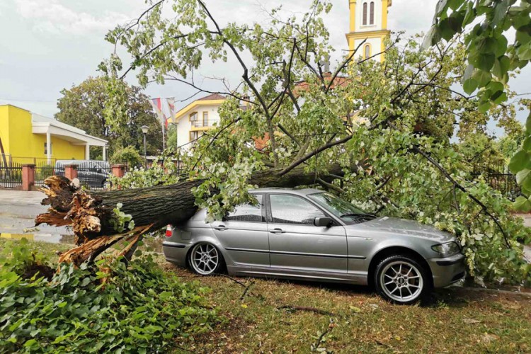 Snažno nevrijeme jutros pogodilo Banjaluku