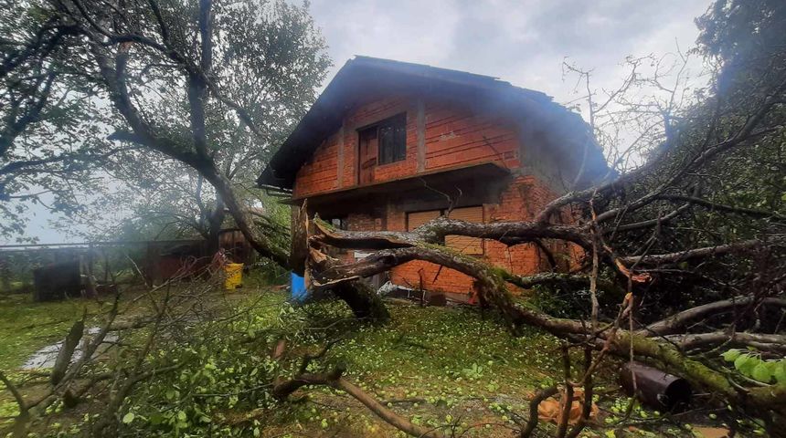Snažno nevrijeme poharalo Karlovac i okolinu, oštećeno 105 objekata