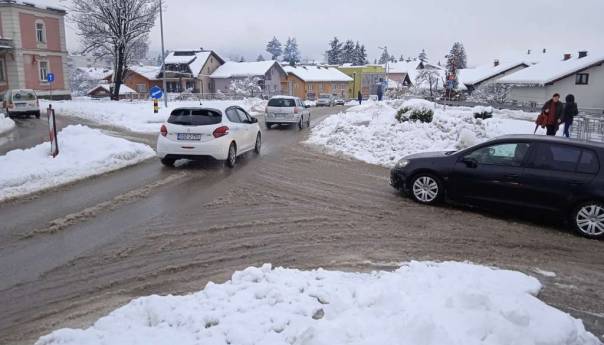 Snijeg i dalje pada u USK, produžen i zimski školski raspust