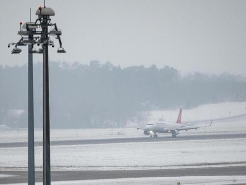Snijeg i led paralizovao saobraćaj na berlinskom aerodromu