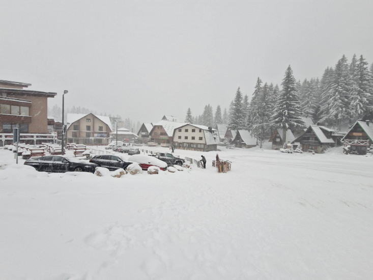 Turisti uživaju na Vlašiću