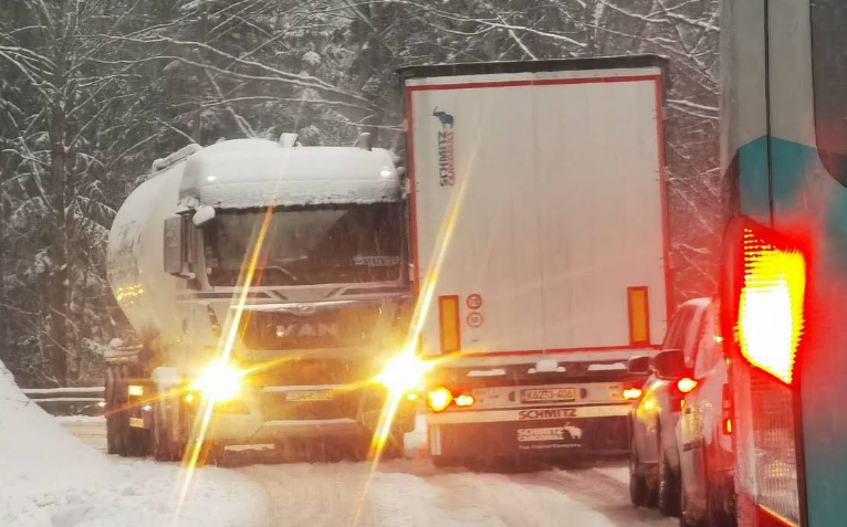 Snijeg otežava odvijanje saobraćaja, savjetuje se poseban oprez