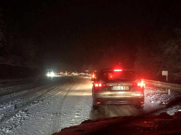 Snijeg otežava saobraćaj u planinskim predjelima, kolaps na Komaru i Karauli
