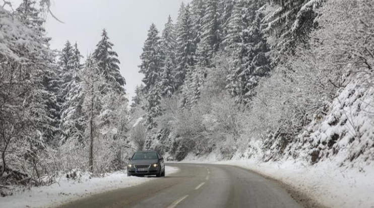 Snijeg otežava vožnju, najgore je na nekoliko putnih pravaca