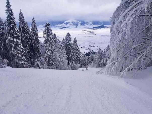 Snijeg pao na Kupresu, uskoro otvaranje skijaške sezone