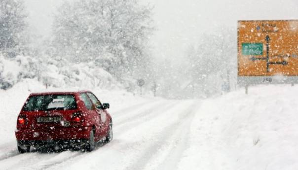 Snijeg pao širom BiH, saobraćaj otežan