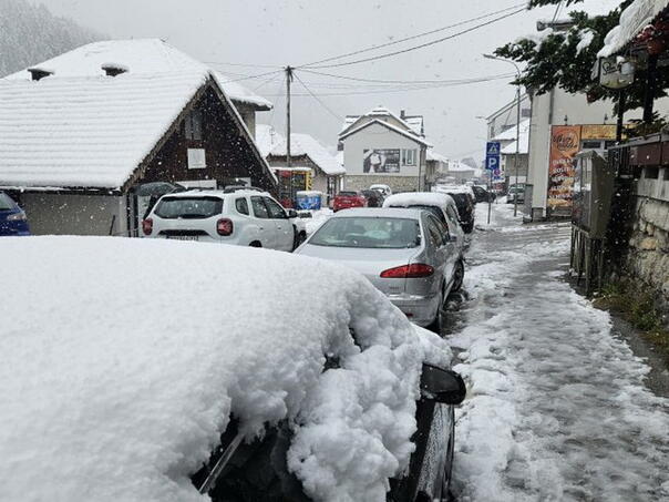 Snijeg paralisao dijelove Srbije: Vanredno stanje u Novoj Varoši, Arilju...