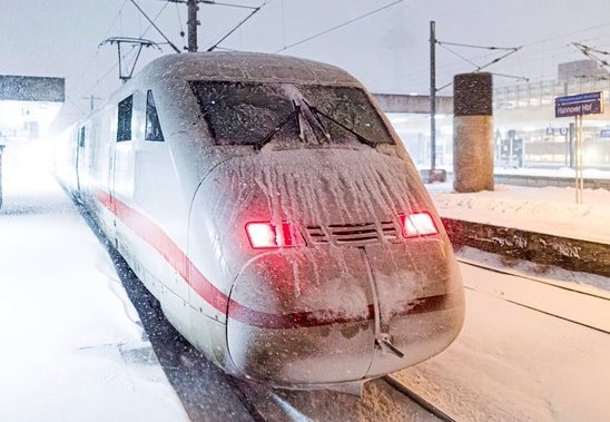 Snijeg paralizirao i sjever Njemačke, ne saobraćaju vozovi