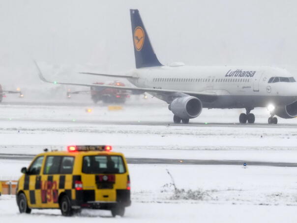 Snijeg paralizovao najveći njemački aerodrom