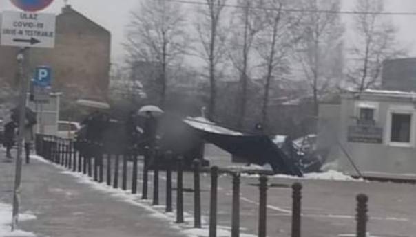 Snijeg srušio drive-in punkt za testiranje u Sarajevu