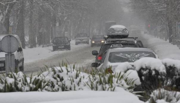 Snijeg u BiH: Upozorenje vozačima da voze oprezno
