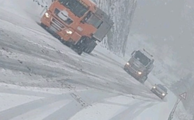 Snijeg uzrokovao probleme na putevima širom BiH