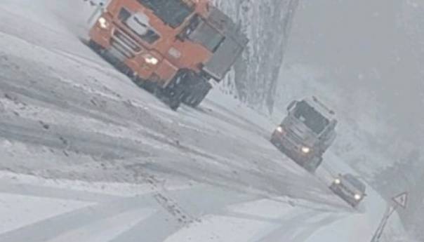 Snijeg uzrokovao probleme na putevima širom BiH