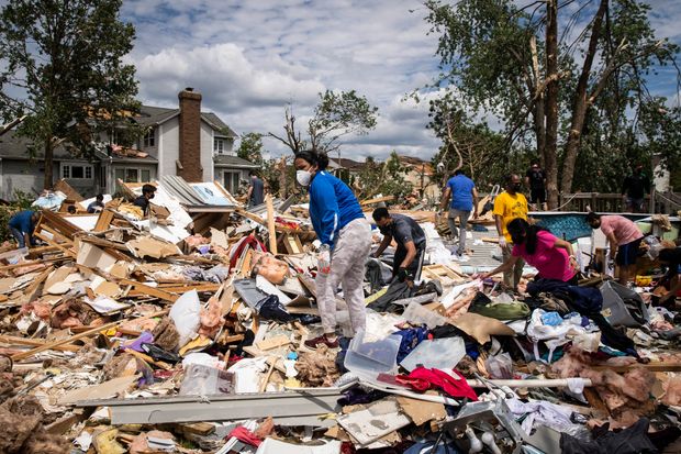 Snimak dronom pokazuje kako je tornado opustošio Chicago