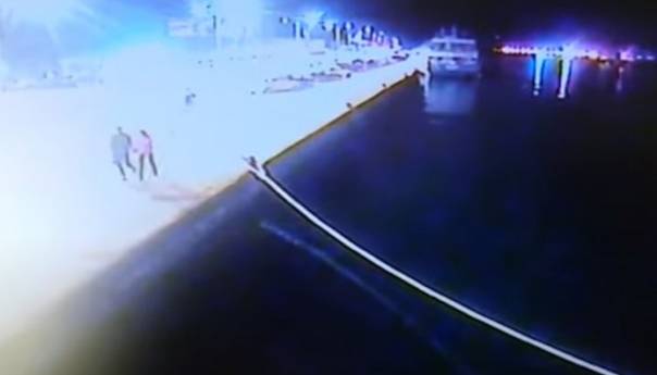 Snimak stravične nesreće u Zadru: Kolima uletjeli u more