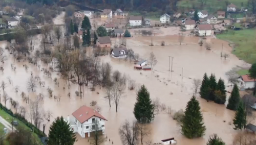 Snimci iz zraka: Naselje Kijevo u Trnovu pretvoreno u jezero