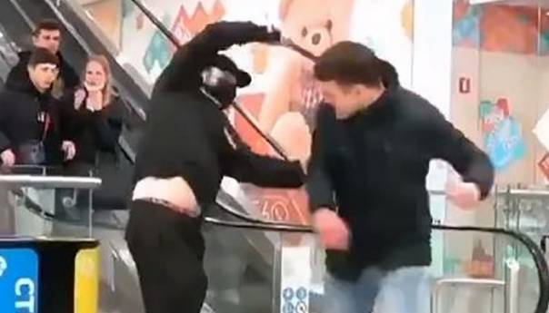 Snimka na kojoj "zaštitar tuče" ljude bez maske postala hit