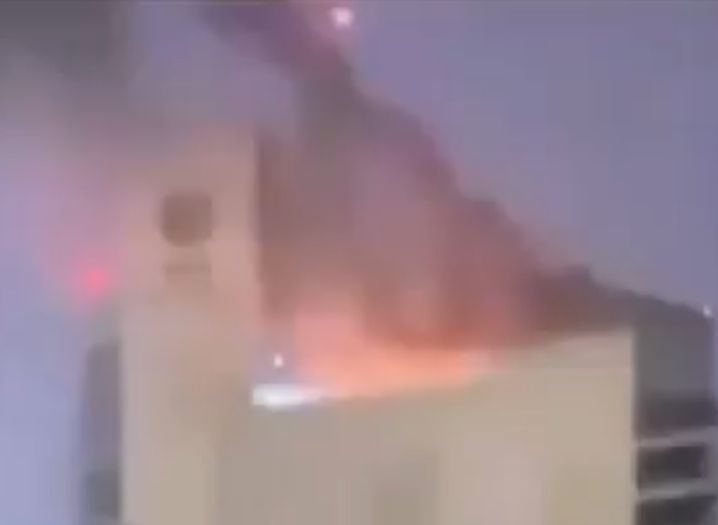 Snimljen iranski udar dronom na naftni kompleks u Kuvajtu, napadnuto i ministarstvo