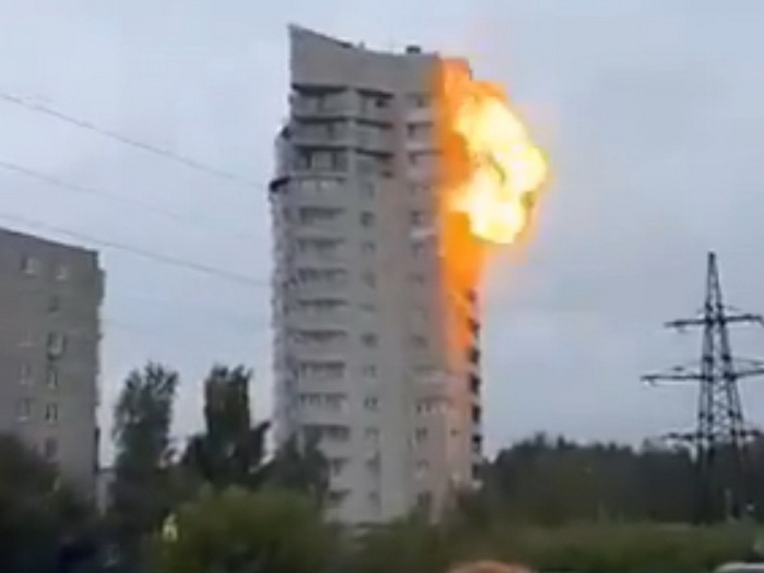 Snimljen trenutak kad se ukrajinski dron zabio u zgradu u Rusiji