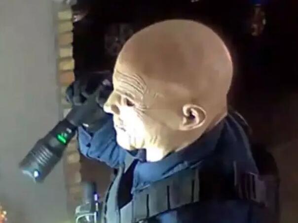 Snimljen ubica političarke u SAD: Nosio je jezivu masku