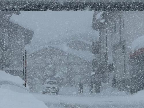 Snježna oluja paralizovala Austriju, stižu dramatični izvještaji