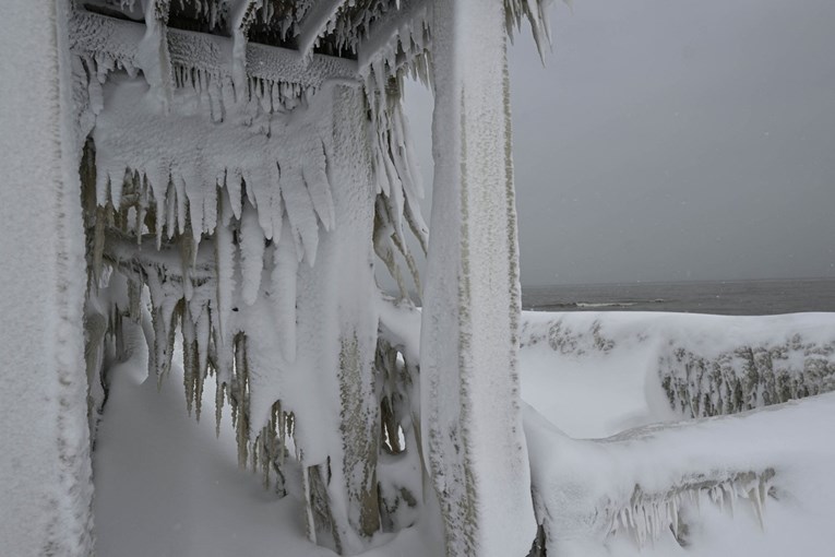 Snježna oluja u SAD: Stravični prizori, broj mrtvih raste