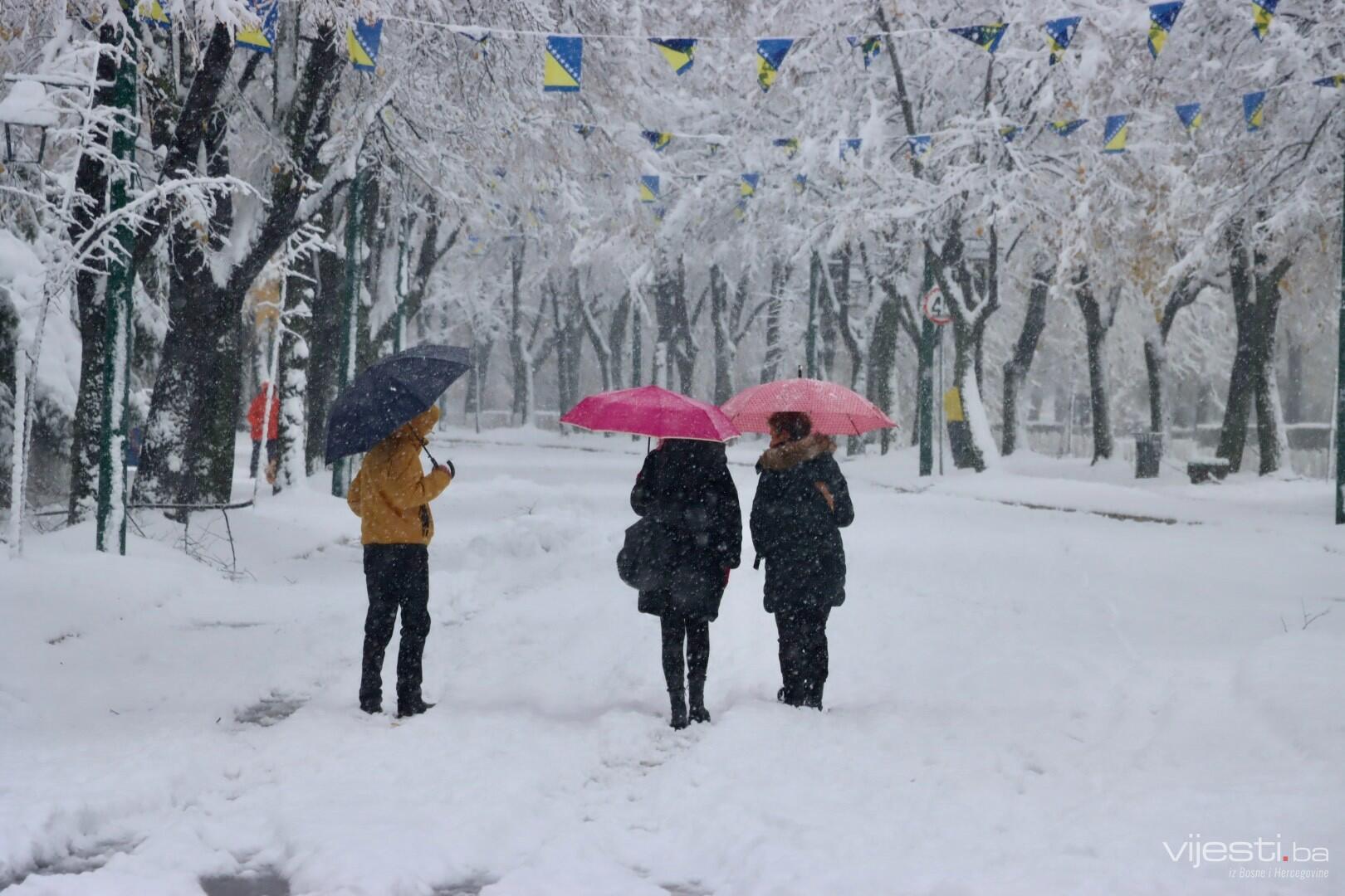 Snijeg zabijelio Sarajevo, čarobni prizori iz glavnog grada