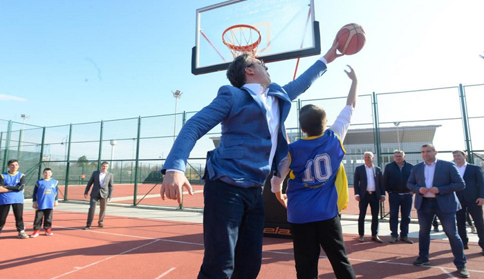 SNS na izbore sa sloganom  "Aleksandar Vučić - Za našu decu"