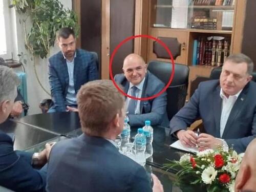 SNS-ovac u Beogradu ima 46 nekretnina, Dodikov savjetnik suvlasnik većine!