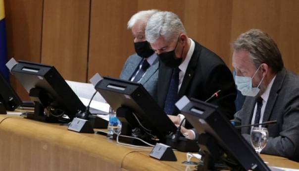 SNSD i HDZ protiv ravnopravnosti Srba i ćirilice u FBiH