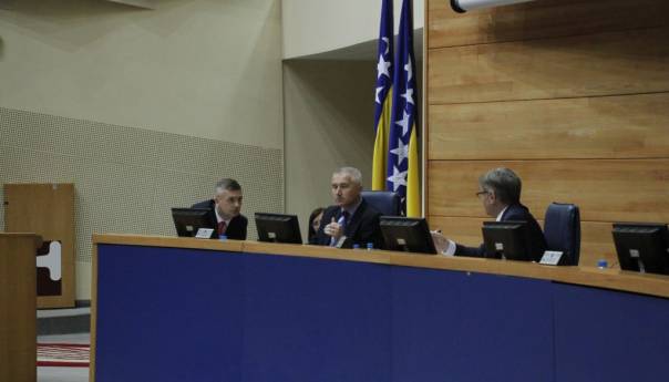 SNSD na sjednici: Buran početak rasprave o smjeni Podžića