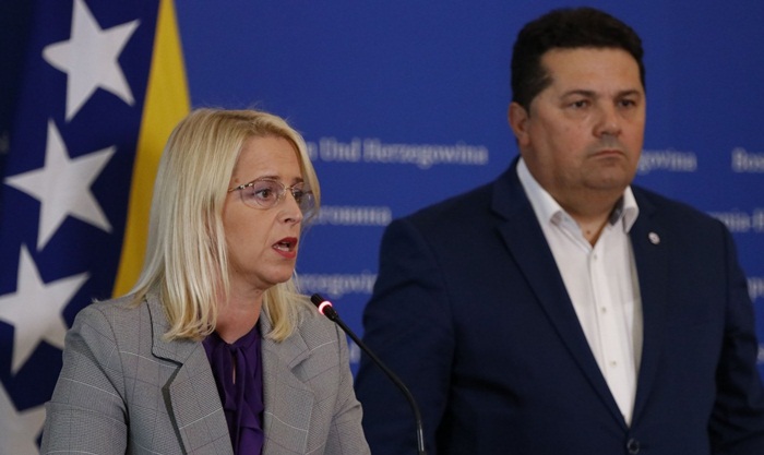 SNSD odustaje od isplate plata državnim službenicima iz RS