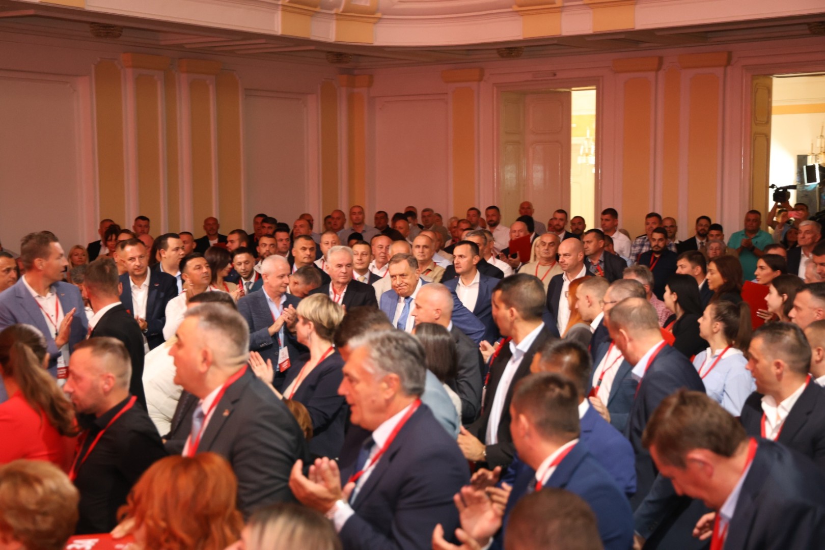 SNSD traži spas od "izdajnika" SDS-a i PDP-a...