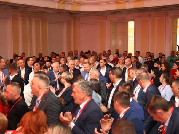 SNSD traži spas od "izdajnika" SDS-a i PDP-a...