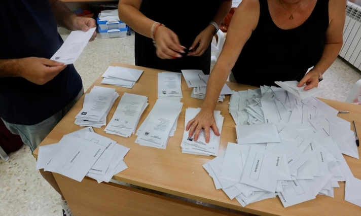 Socijalisti i konzervativci u "mrtvoj utrci" na izborima u Španiji