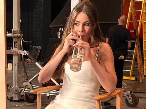 Sofija Vergara na snimanju u Madridu: Fanovima pokazala ožiljak na koljenu