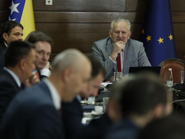 Šok na sjednici ESV: Vlada umjesto primanja, predložila minimalnu platu od 1000 KM!