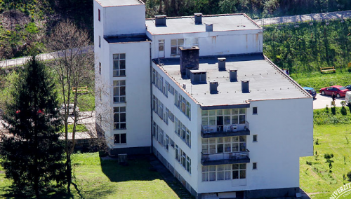 Šokantan slučaj u Foči: Beba ispala na pod prilikom poroda